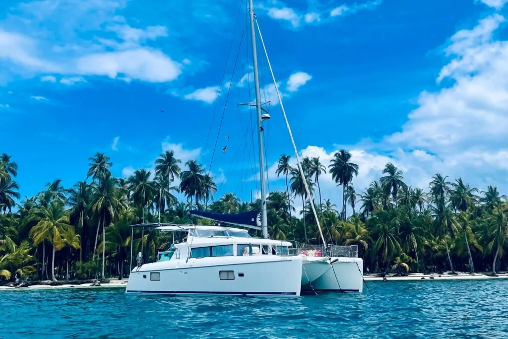 2008 Lagoon 420 HH Sound Waves