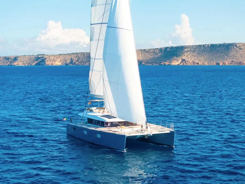 2012 Lagoon 620 Firefly