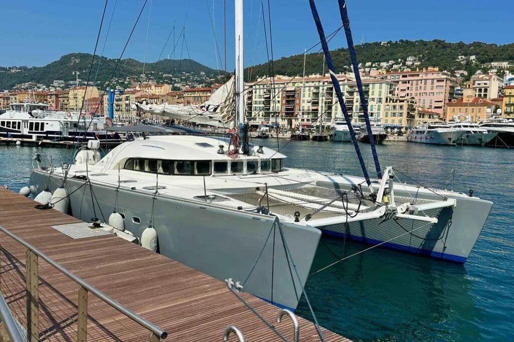 2001 Lagoon 570