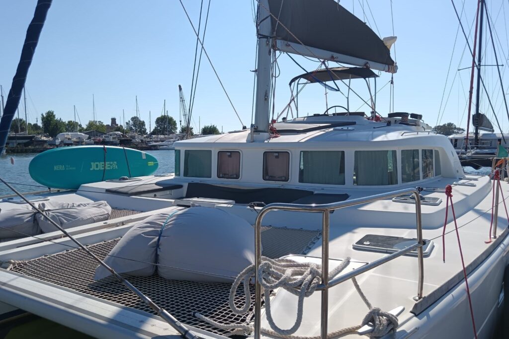2005 Lagoon 440