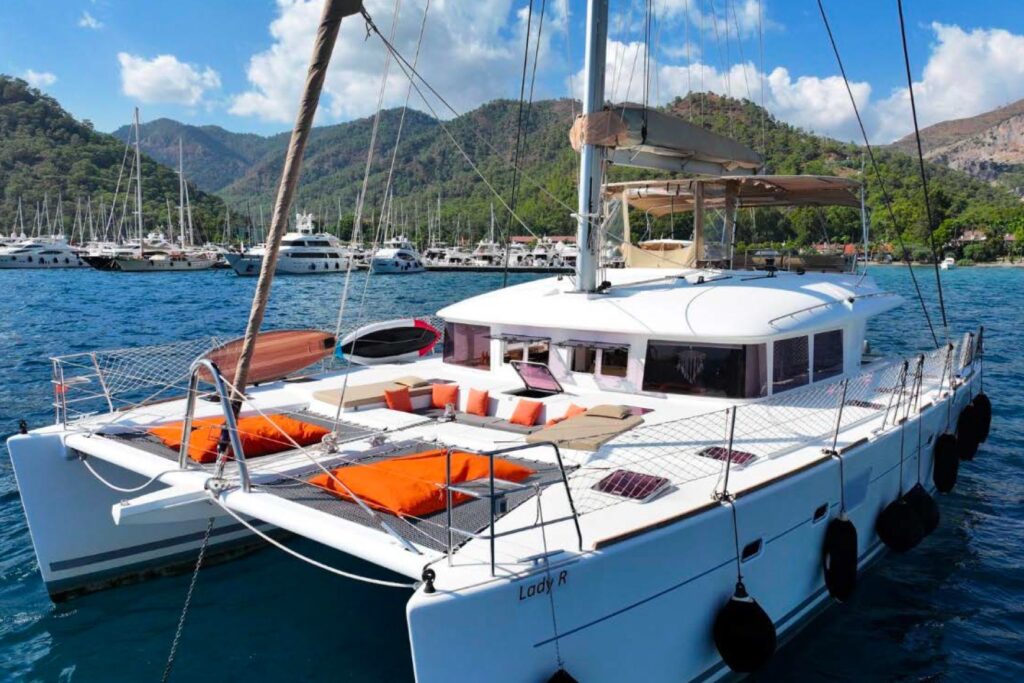 2011 Lagoon 560