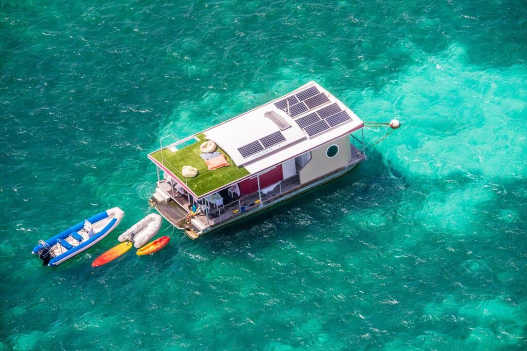 2015 Custom Aqualodge Evasion