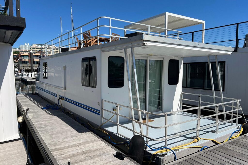 2019 Catamaran Cruisers House Boat