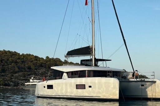2019 Lagoon 42 1770