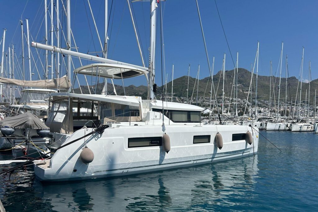 2022 Lagoon 46